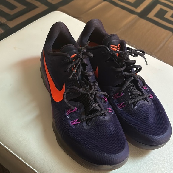 Kobe Black Mamba - Picture 1 of 4